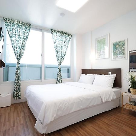 Ekonomy Haeundae Hostel Busan Bagian luar foto