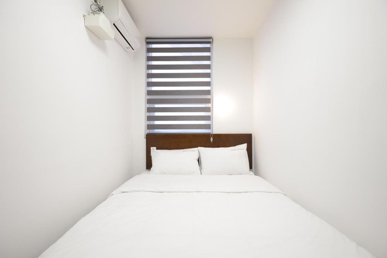Ekonomy Haeundae Hostel Busan Bagian luar foto