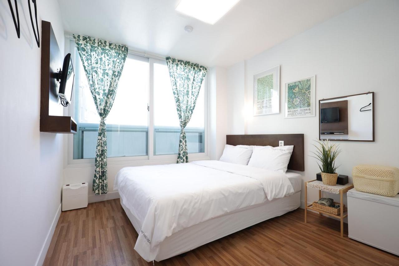 Ekonomy Haeundae Hostel Busan Bagian luar foto