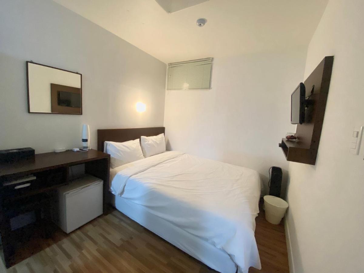 Ekonomy Haeundae Hostel Busan Bagian luar foto