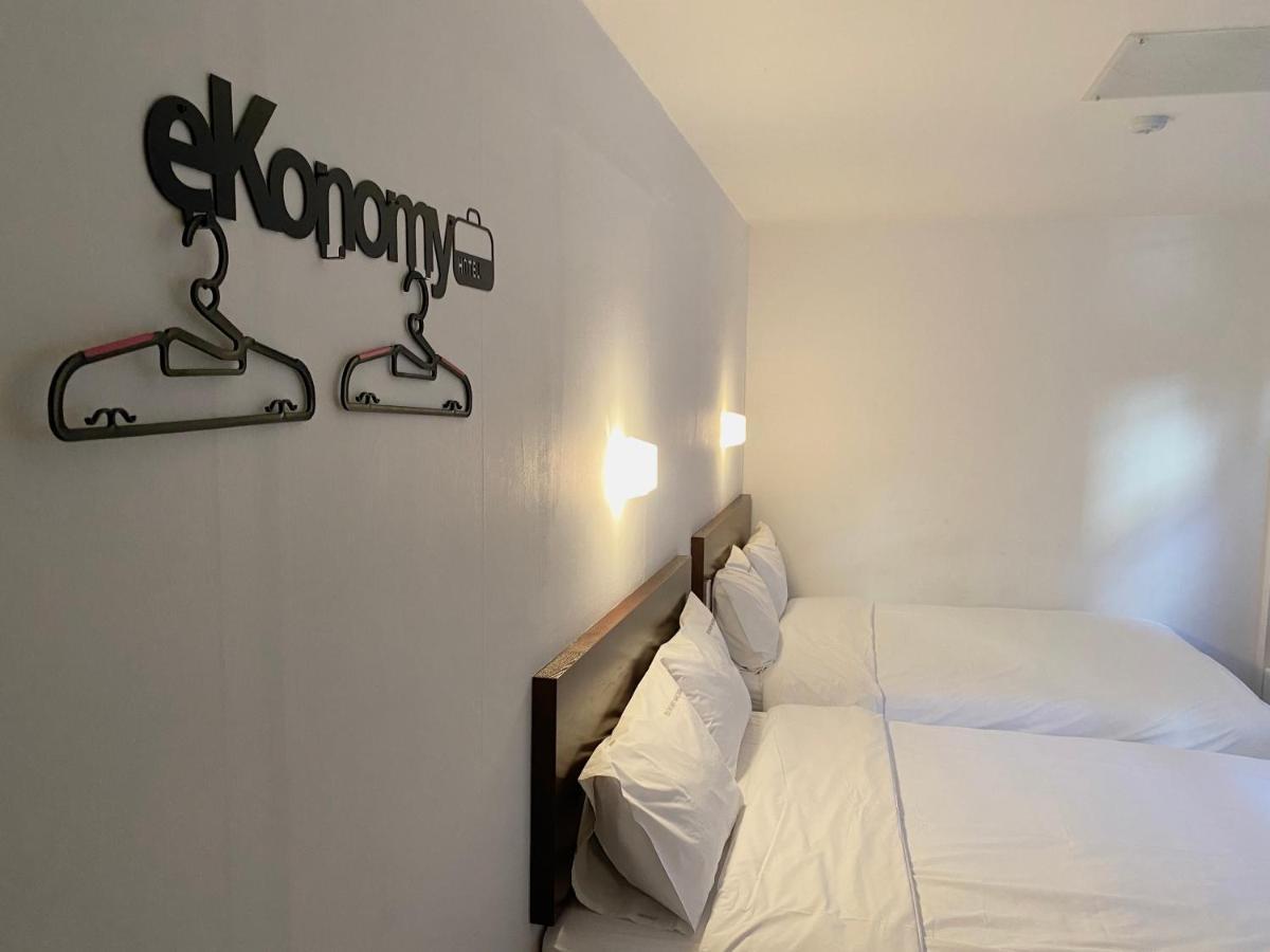 Ekonomy Haeundae Hostel Busan Bagian luar foto