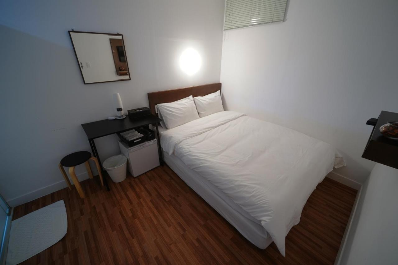 Ekonomy Haeundae Hostel Busan Bagian luar foto