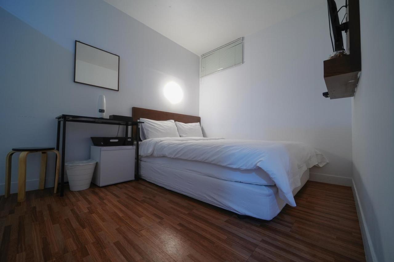Ekonomy Haeundae Hostel Busan Bagian luar foto