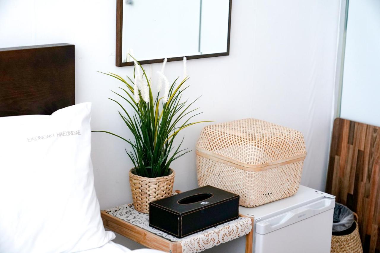 Ekonomy Haeundae Hostel Busan Bagian luar foto