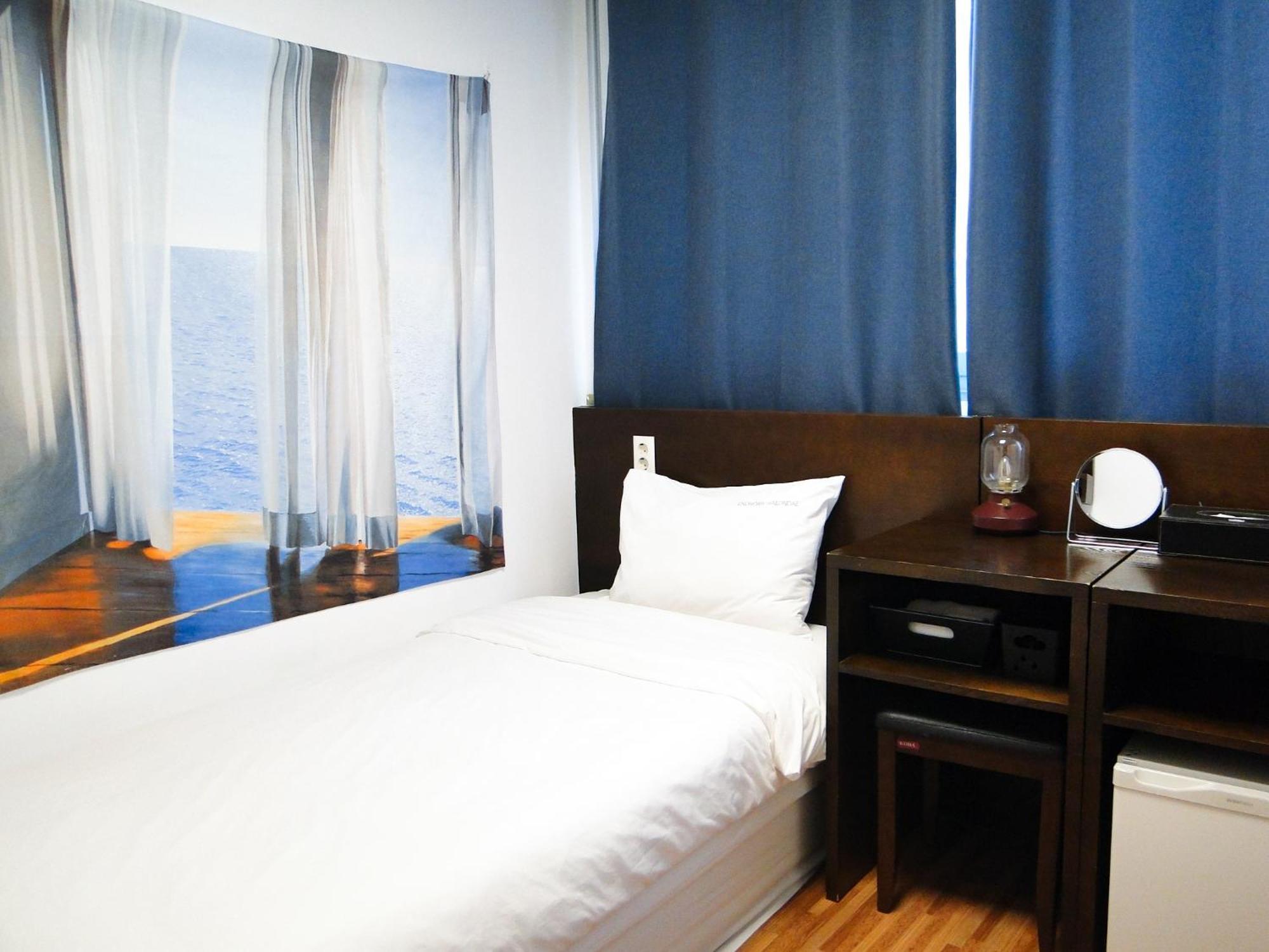 Ekonomy Haeundae Hostel Busan Bagian luar foto