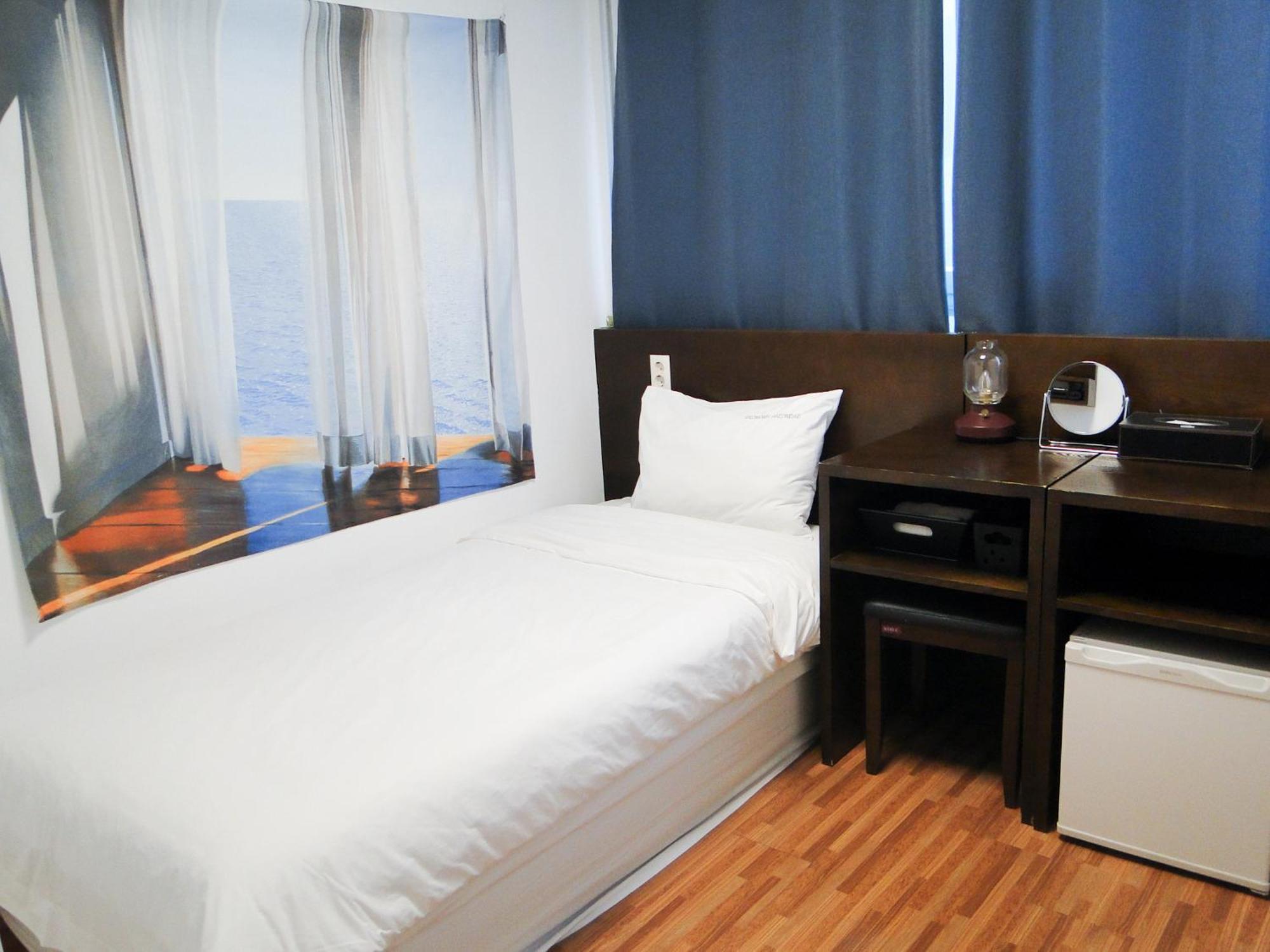 Ekonomy Haeundae Hostel Busan Bagian luar foto