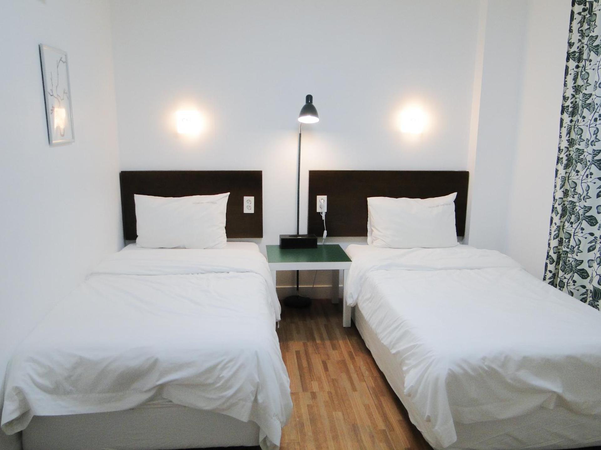 Ekonomy Haeundae Hostel Busan Bagian luar foto