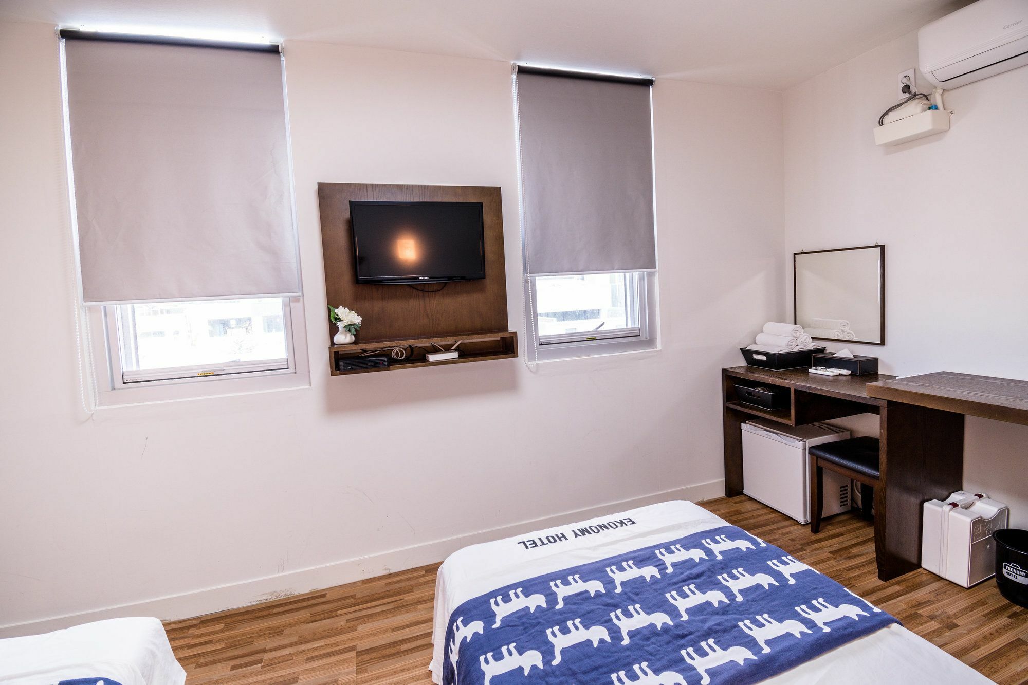 Ekonomy Haeundae Hostel Busan Bagian luar foto