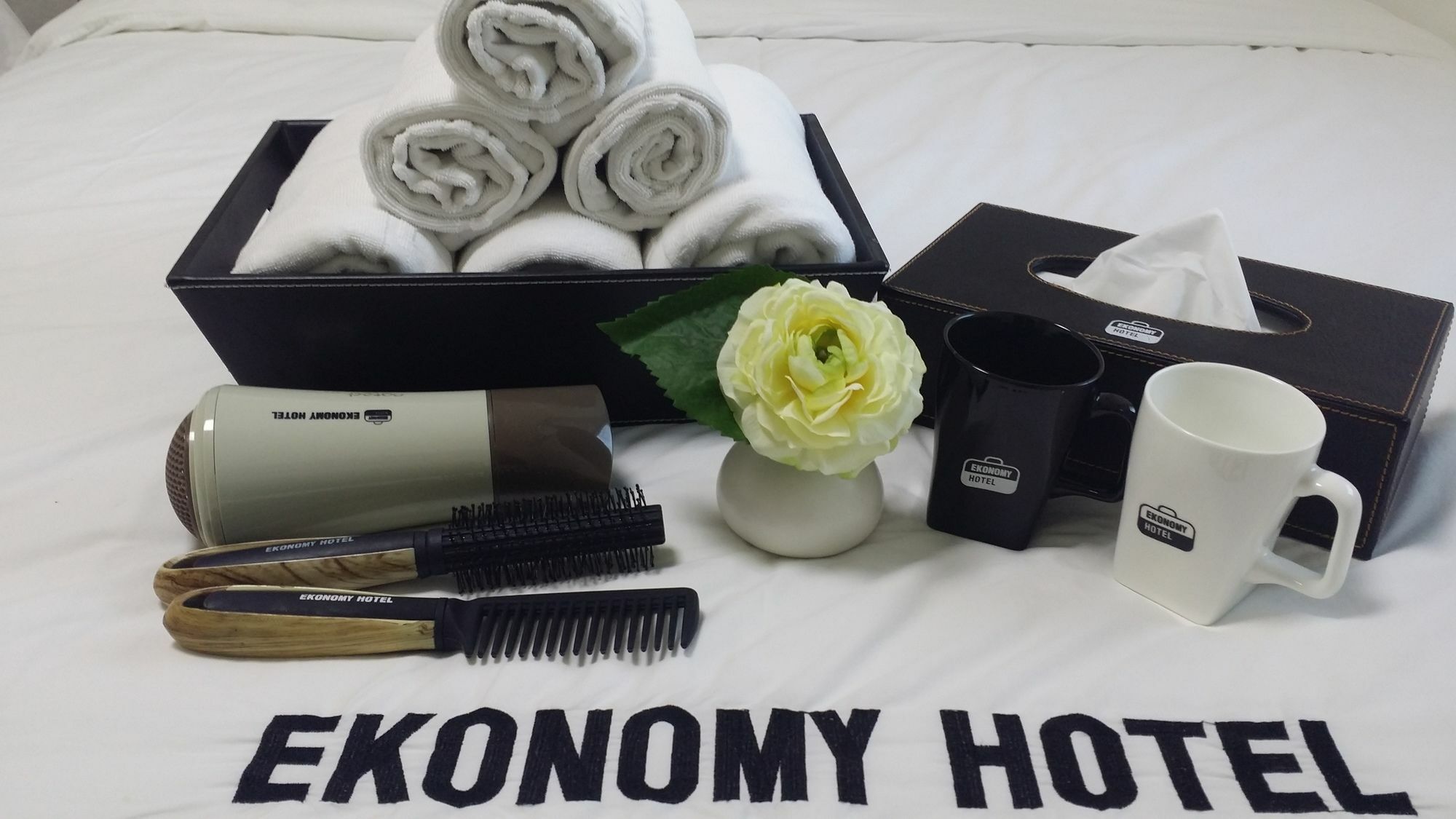 Ekonomy Haeundae Hostel Busan Bagian luar foto