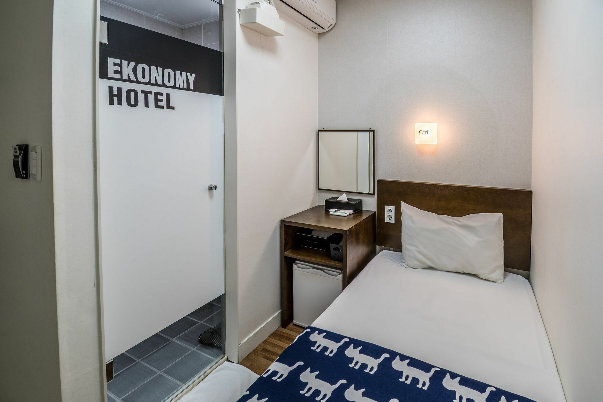 Ekonomy Haeundae Hostel Busan Bagian luar foto
